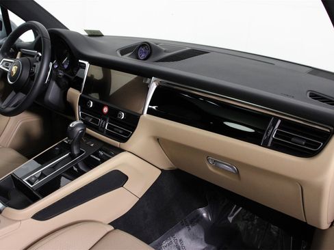 Used 2025 Porsche Macan image 24