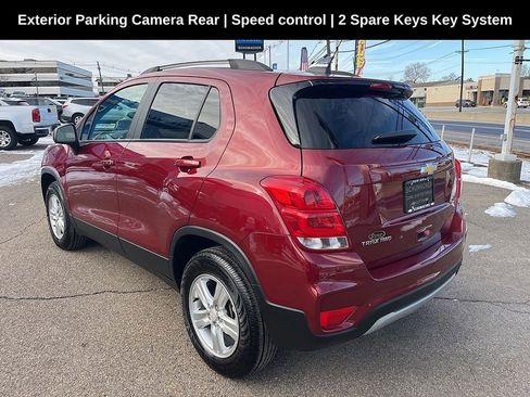 Used 2022 Chevrolet Trax LT w/ LT Convenience Package image 5