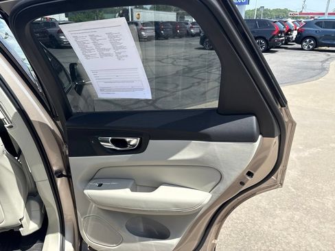 Used 2025 Volvo XC60 T8 Ultra AWD/4WD image 34