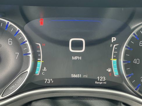 Used 2023 Chrysler Pacifica Touring-L FWD image 29