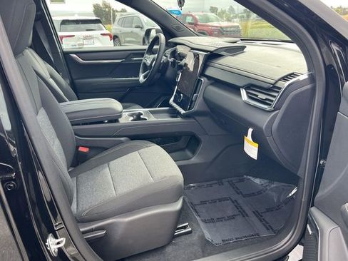 New 2025 GMC Acadia Elevation image 29