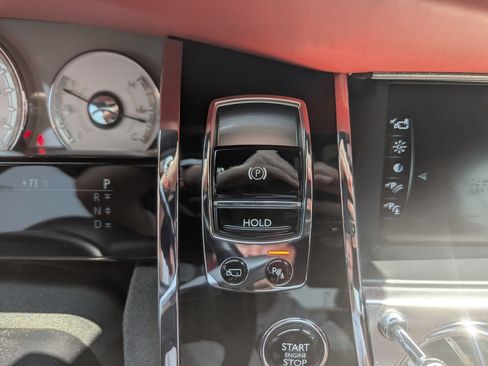 Used 2018 Rolls-Royce Dawn RWD image 26