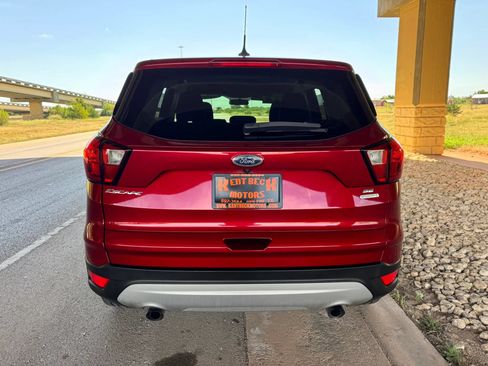 Used 2019 Ford Escape SE FWD image 4