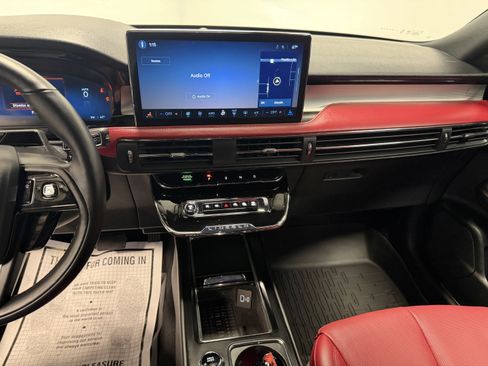 Used 2025 Lincoln Corsair Reserve w/ Equipment Group 202A image 7