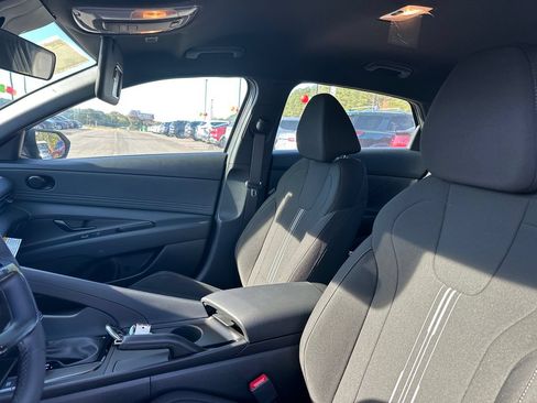Certified 2025 Hyundai Elantra Sport FWD image 33