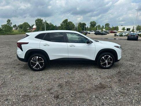 Certified 2024 Chevrolet Trax RS FWD image 22
