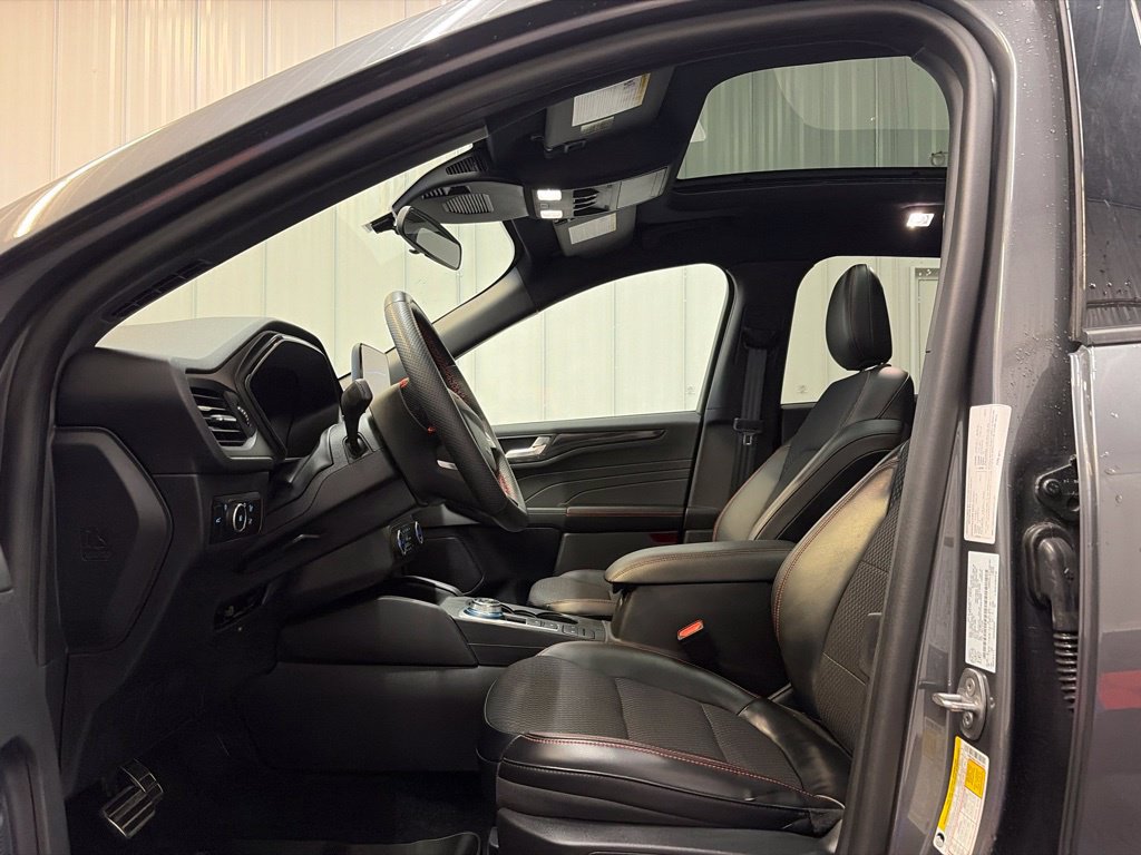 Used 2023 Ford Escape ST-Line Select AWD/4WD image 11