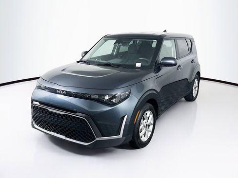Used 2025 Kia Soul LX w/ LX Technology Package FWD image 3