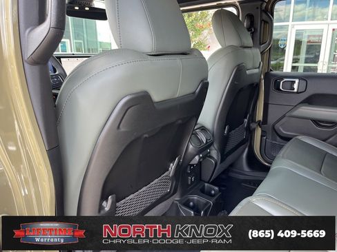 New 2025 Jeep Gladiator Mojave image 16