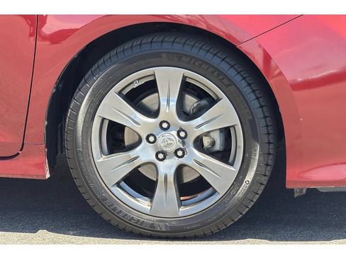 Used 2017 Toyota Sienna SE w/ SE Preferred Package FWD image 32