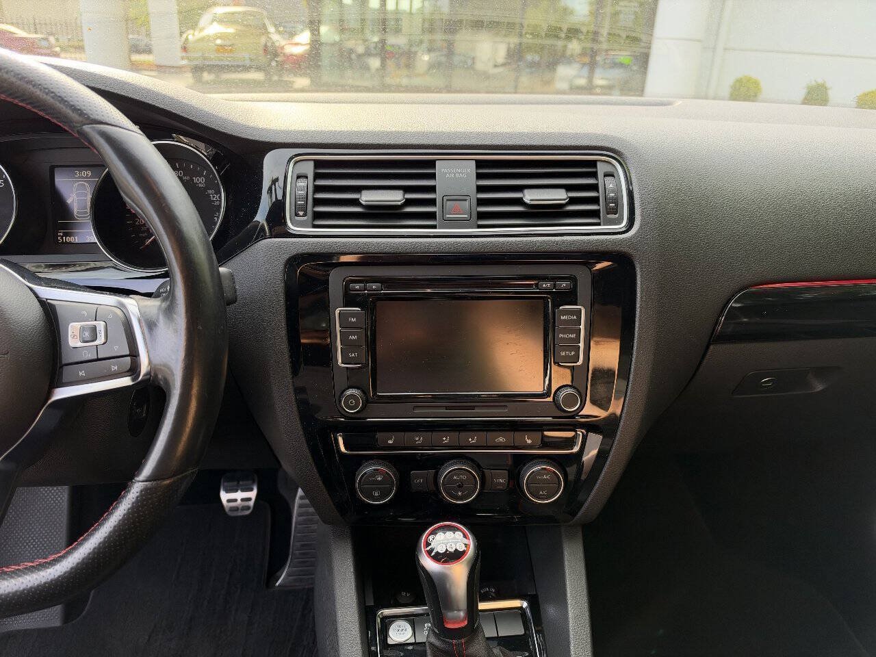 Used 2015 Volkswagen Jetta GLI SE FWD image 9