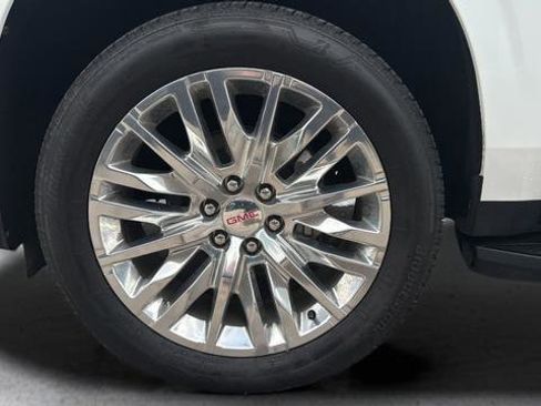 Used 2025 GMC Yukon XL Denali AWD/4WD image 27
