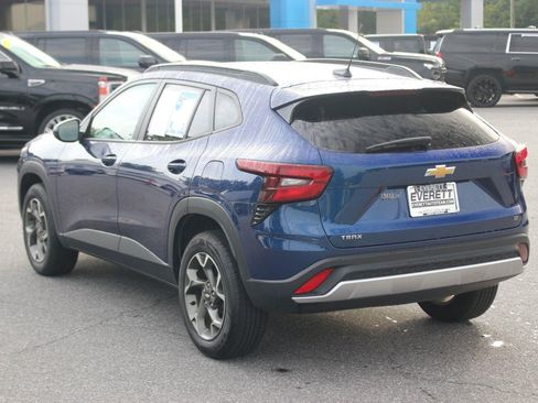 Used 2024 Chevrolet Trax LT FWD image 5