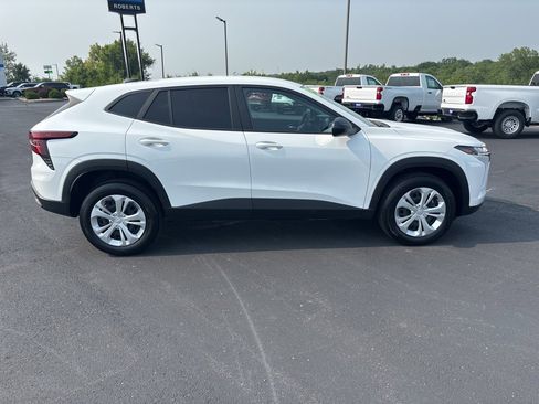 Used 2025 Chevrolet Trax LS image 4