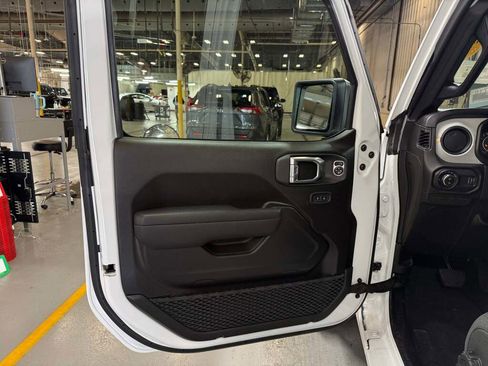 New 2026 Jeep Gladiator Sport image 19