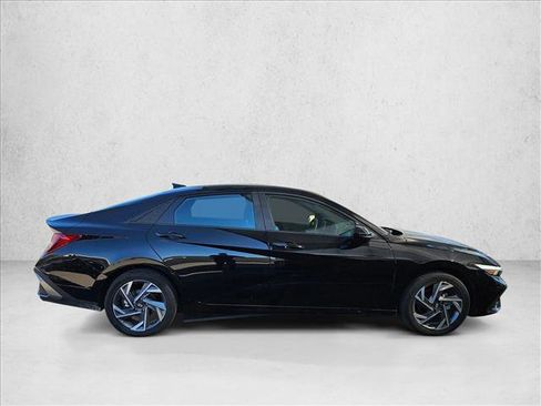 Certified 2025 Hyundai Elantra Sport image 4