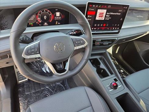 New 2026 Volkswagen Tiguan SE R-Line FWD image 3