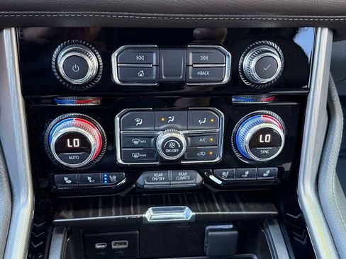 Used 2021 GMC Yukon Denali w/ Denali Premium Package AWD/4WD image 26