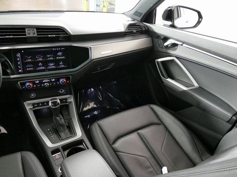 Used 2024 Audi Q3 2.0T Premium image 26