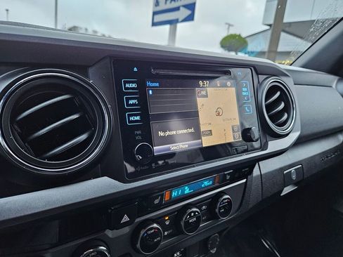 Used 2018 Toyota Tacoma SR5 image 19