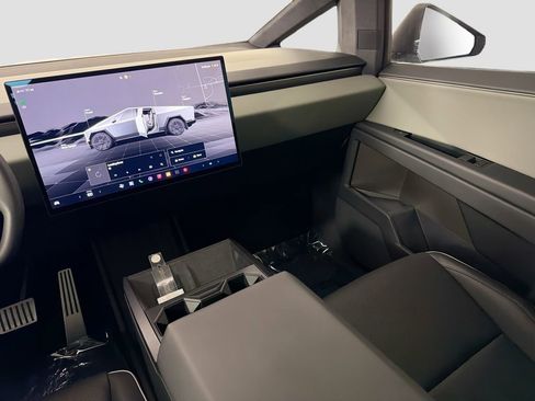 Used 2025 Tesla Cybertruck AWD Crew Cab image 24