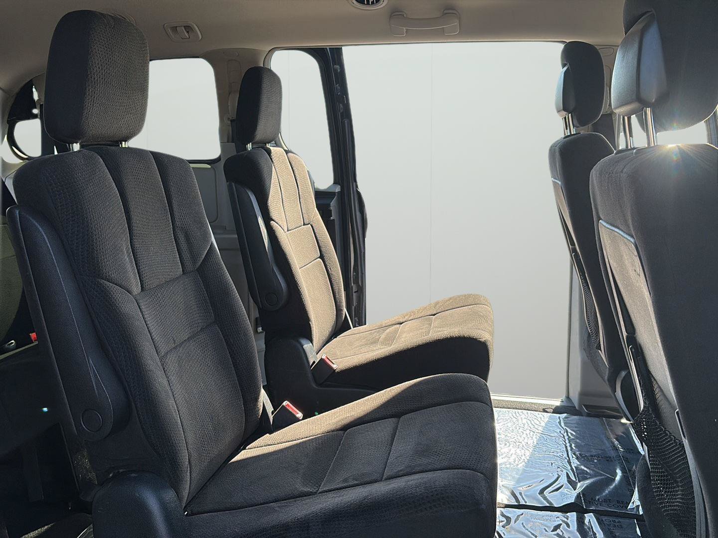 Used 2013 Chrysler Town & Country Touring FWD image 15