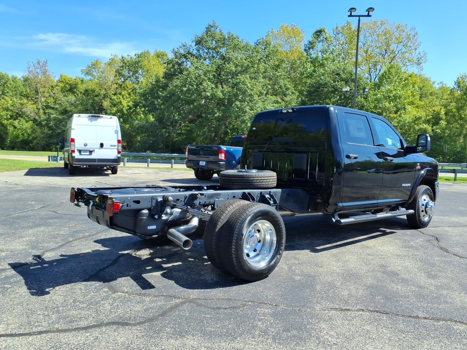 New 2027 RAM 3500 Big Horn AWD/4WD image 7