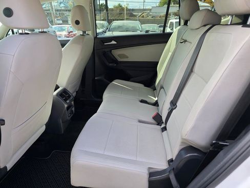 Used 2021 Volkswagen Tiguan SE FWD image 17