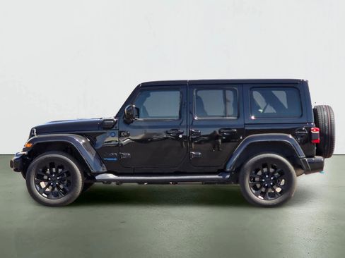 Used 2021 Jeep Wrangler Unlimited Sahara AWD/4WD image 3