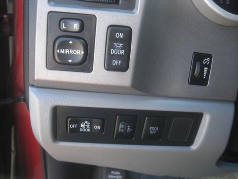 Used 2010 Toyota Tundra 4x4 Double Cab image 27