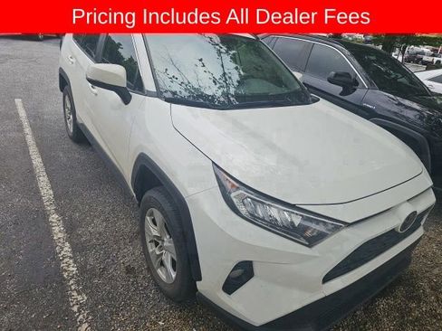 Used 2019 Toyota RAV4 XLE w/ Convenience Package FWD image 3