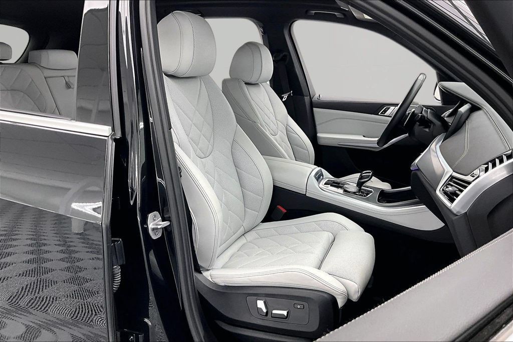 Used 2023 BMW X5 xDrive40i AWD/4WD image 7