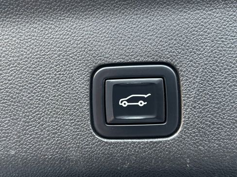 Used 2022 Chevrolet Suburban LT w/ Luxury Package image 11