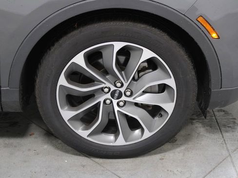 Used 2022 Lincoln Nautilus Reserve image 13