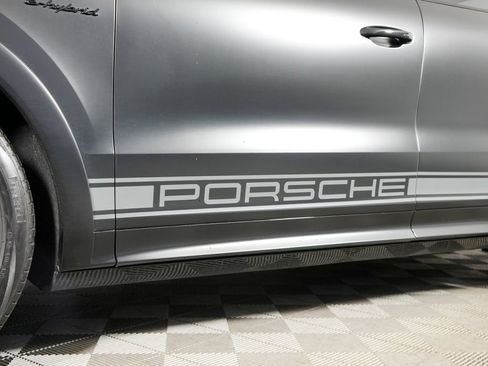 Certified 2024 Porsche Cayenne Turbo AWD/4WD image 14