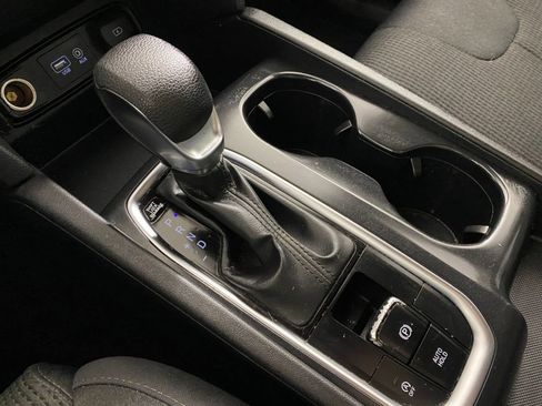 Used 2019 Hyundai Santa Fe SE image 17