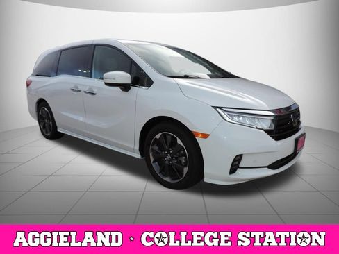 Used 2024 Honda Odyssey Elite image 3