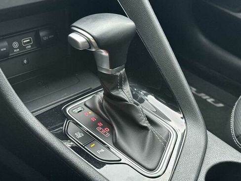 Used 2018 Kia Niro EX Premium image 19