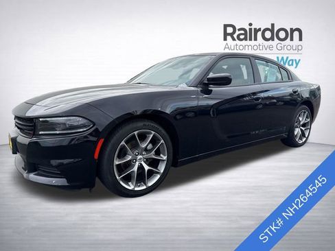 Used 2022 Dodge Charger SXT w/ Plus Group RWD image 3