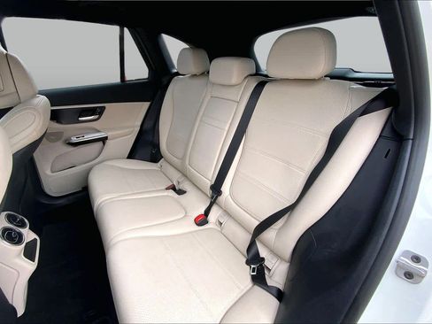 Used 2025 Mercedes-Benz GLC 300 4MATIC image 21