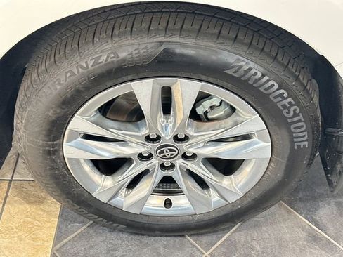 Used 2025 Toyota Sienna Limited image 23