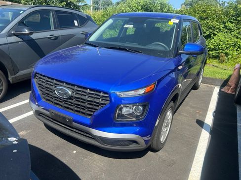 Used 2026 Hyundai Venue SE FWD image 1