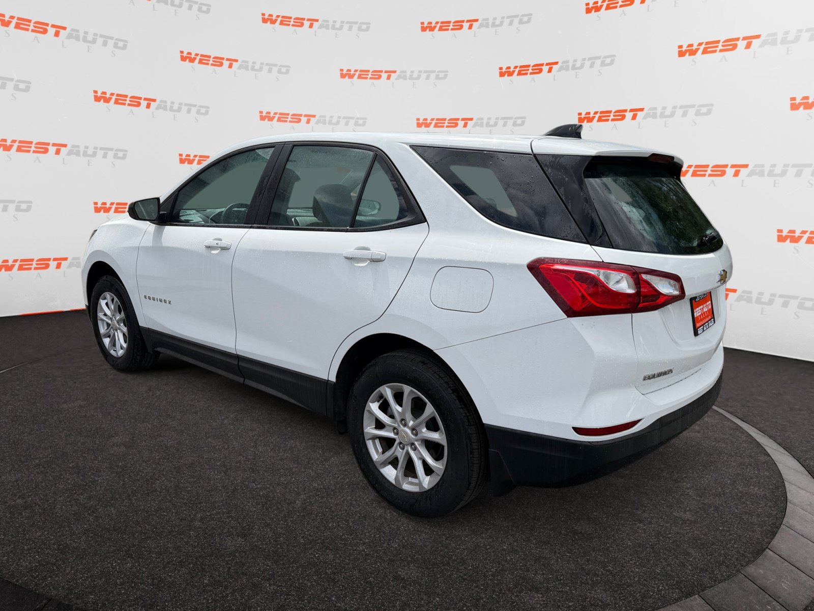 Used 2020 Chevrolet Equinox LS w/ LPO, Floor Liner Package AWD/4WD image 3