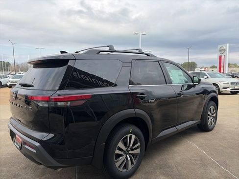 New 2026 Nissan Pathfinder SL image 4