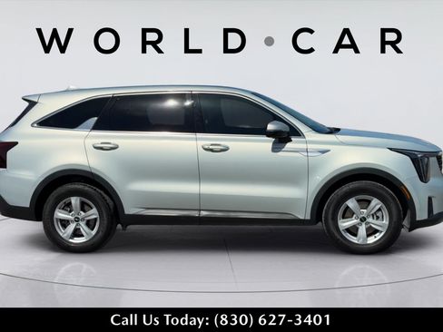 Certified 2026 Kia Sorento LX FWD image 3