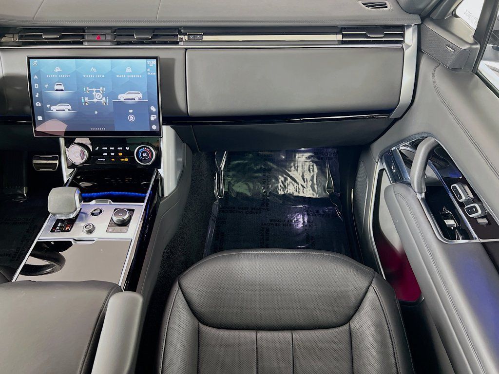 Used 2023 Land Rover Range Rover SE AWD/4WD image 25