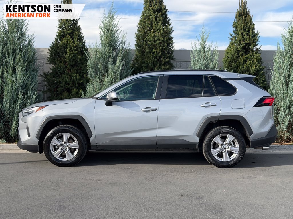 Used 2025 Toyota RAV4 XLE AWD/4WD image 4