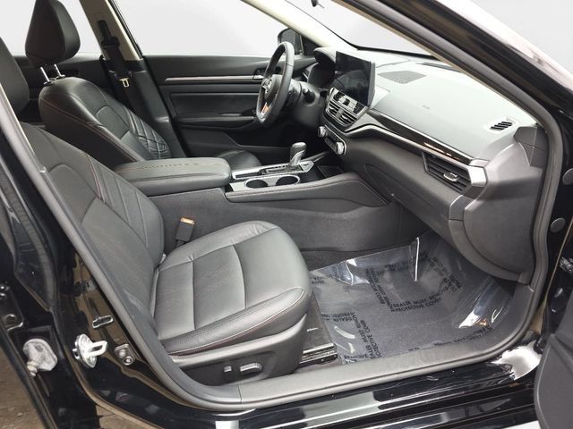 Used 2024 Nissan Altima 2.5 SR w/ SR Premium Package FWD image 37