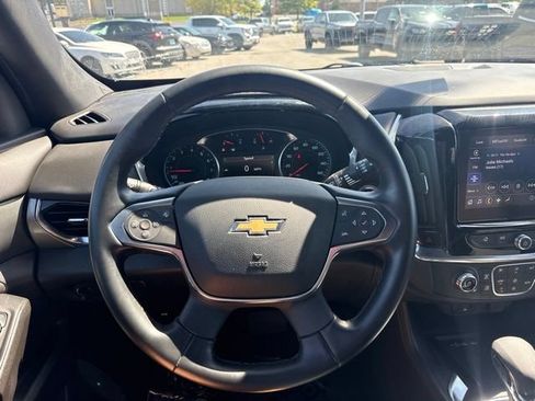 Used 2023 Chevrolet Traverse LT FWD image 15