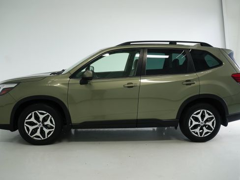 Used 2021 Subaru Forester Premium image 7